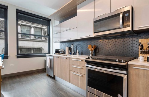 Downtown Chicago Apartment | Spacious 2BR in The Loop + 5-Star Comfort