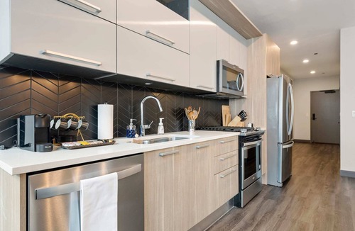 Downtown Chicago Apartment | Spacious 2BR in The Loop + 5-Star Comfort