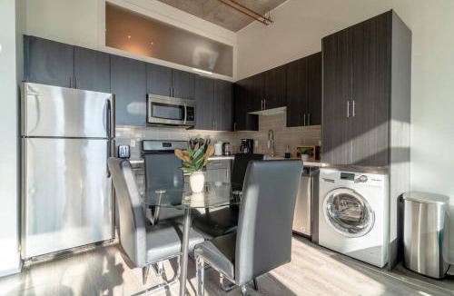 Near South Side Apartment | Spacious 2BR Vacation Rental with City View, Optional Parking and Gym Near McCormick Place & Downtown Chicago Attractions