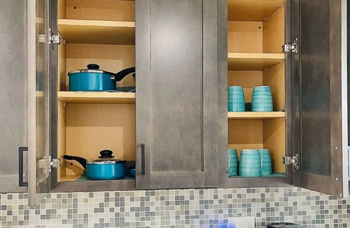 West Ridge Apartment | Spacious 3 Bed 1 Bath Apartment in West Rogers park
