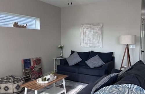 Sycamore Apartment | Spacious 3 bed 2 bath with King Master in Sycamore