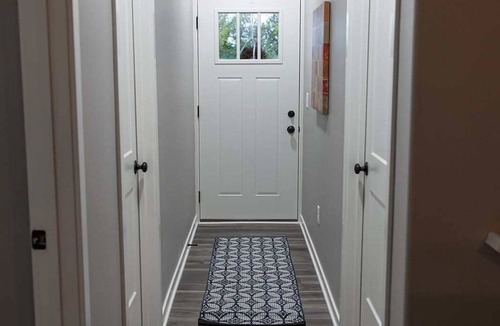 Sycamore Apartment | Spacious 3 bed 2 bath with King Master in Sycamore