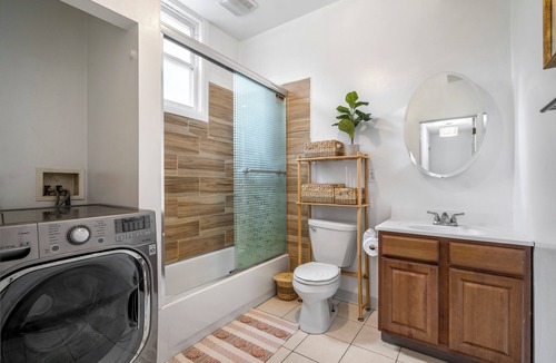 Lakeview Apartment | Spacious 3-bedroom apartment 5 min from Wrigleyville