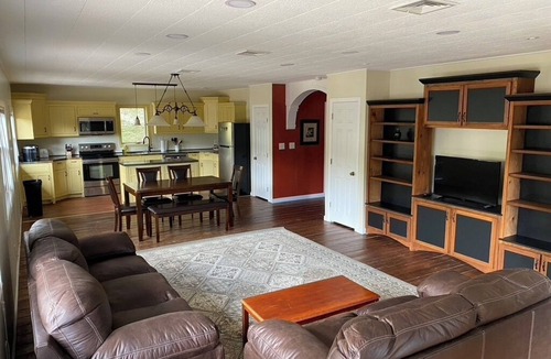 Hubbardston Cottage | Spacious 3 Bedroom Cottage on Lake