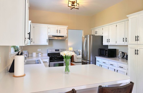 Fox Valley House | Spacious 3 bedrooms with Yard – Near Naperville, Chicago