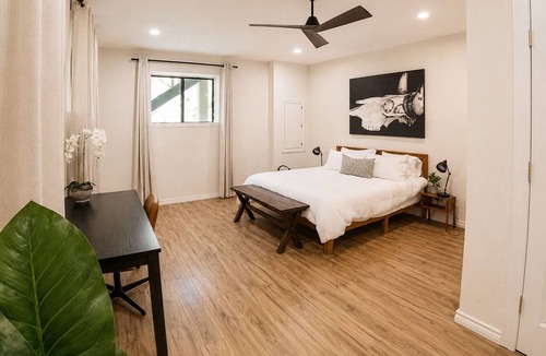Del Valle House | Spacious 3 full baths 10 beds 3-story house with private backyard in Del Valle