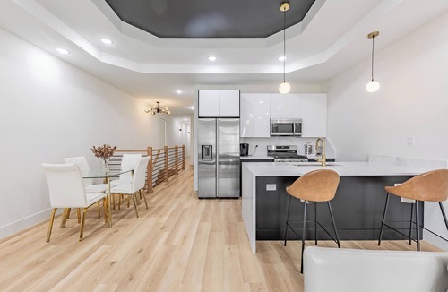 Washington Park Condo | Spacious 3BDR Luxury Penthouse 10 min from Downtown Chicago