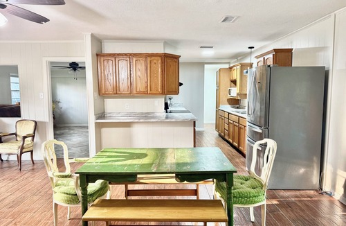 Vicksburg House | Spacious 3BR Home. Sleeps 8. Quiet Area. Close to Town.