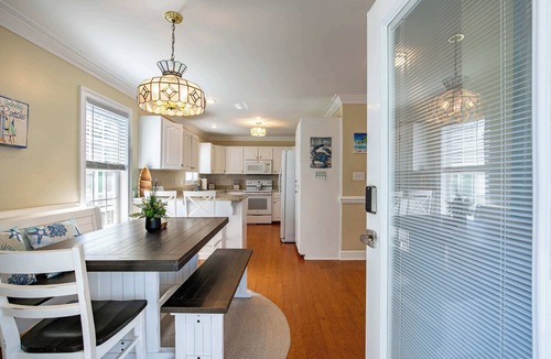 Windy Hill House | Spacious 3BR Getaway with BBQ, close to Beach