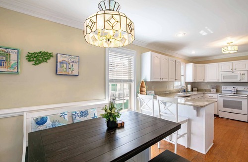 Windy Hill House | Spacious 3BR Getaway with BBQ, close to Beach