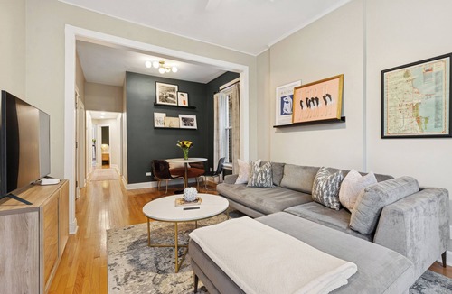 Uptown Apartment | Spacious 4-bedroom apartment with WiFi, AC in brilliant Chicago
