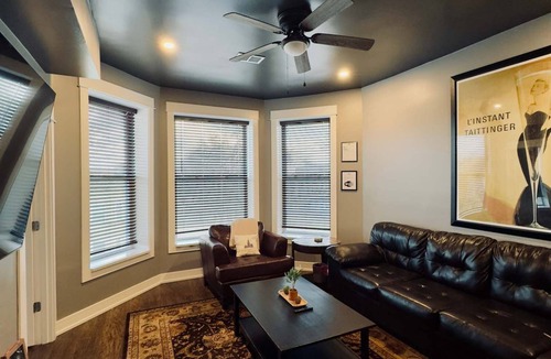Lawndale Apartment | Spacious 4-bedroom apartment with WiFi, AC in beautiful Chicago
