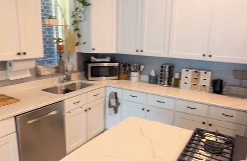 Wicker Park Apartment | Spacious 4-bedroom duplex in Wicker Park/Humboldt Park with 1 Parking spot