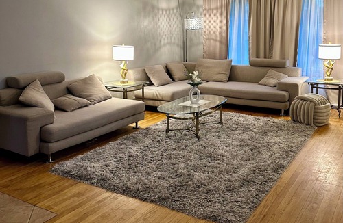 Glenview House | Spacious 4-bedroom house, Free parking, close to O'hare