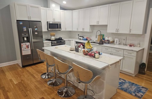 Norwood Park House | Spacious 4-bedroom house in awesome Chicago with WiFi, AC