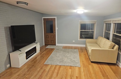 Norwood Park House | Spacious 4-bedroom house in awesome Chicago with WiFi, AC