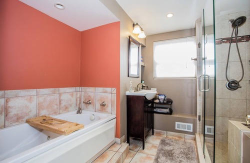 Dunning House | Spacious 4-bedroom house in charming Chicago with Game room and outdoor dining