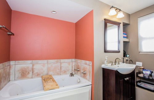 Dunning House | Spacious 4-bedroom house in charming Chicago with Game room and outdoor dining