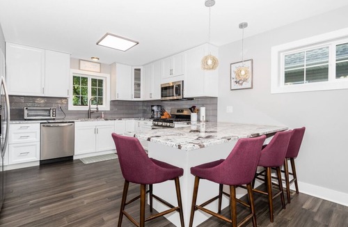 Geneva House | Spacious 4-bedroom vacation home just 1 mile walk to Town and River!