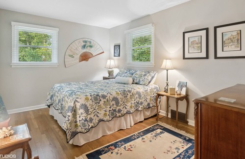 Geneva House | Spacious 4 BR Getaway in the Heart of Geneva. Walk to Downtown and the Fox!
