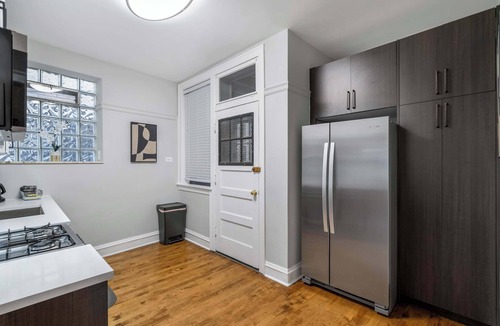 Rogers Park Apartment | Spacious 4BR Retreat