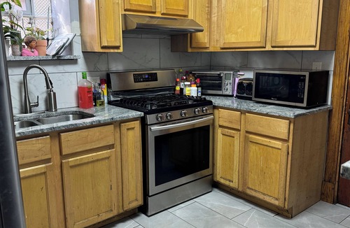 Chicago Lawn House | Spacious 5-bedroom bungalow in delightful Chicago with AC, WiFi