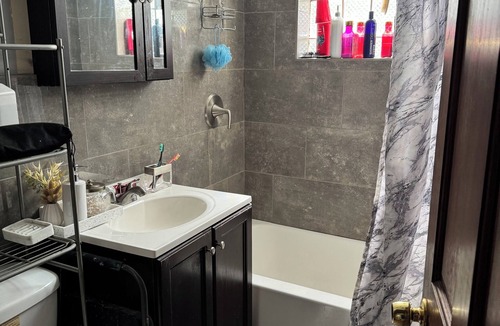 Chicago Lawn House | Spacious 5-bedroom bungalow in delightful Chicago with AC, WiFi