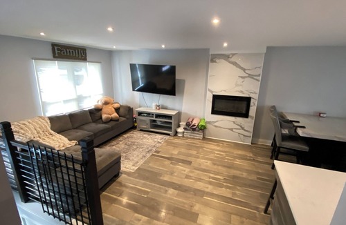 Woodridge House | Spacious 5-bedroom house in charming Woodridge with fence! Kid/pet friendly.