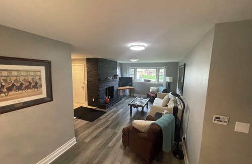 Rockford House | Spacious 5-bedroom house with AC and WiFi in brilliant Machesney Park