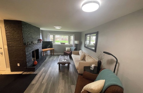 Rockford House | Spacious 5-bedroom house with AC and WiFi in brilliant Machesney Park