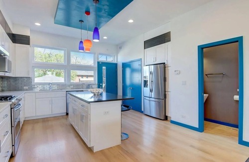 West Town House | Spacious 5-bedroom house great for large groups