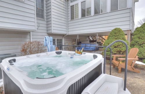 Decatur House | Spacious 5-bedroom House, Hot Tub, Firepit, Game Rooms, Theater Room and More!