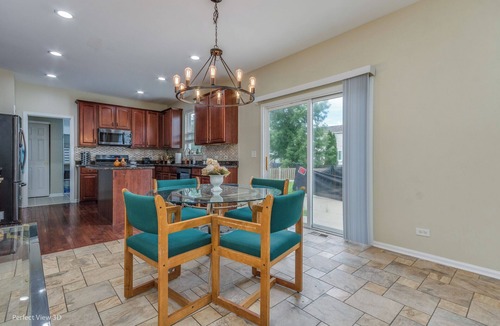 Bolingbrook House | Spacious 5-bedroom house in superb in Gilberts IL with WiFi, ACn