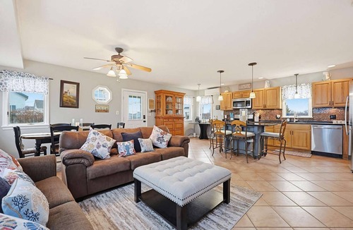 Hampton House | Spacious 5-bedroom WAVES OF HAMPTON I & II Combined