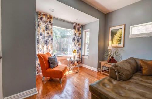 North Lawndale House | Spacious 5-BR House near Transit w Parking