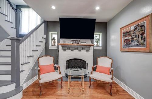 North Lawndale House | Spacious 5-BR House near Transit w Parking