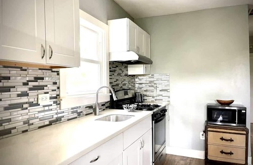 Evanston House | Spacious 7-Bedroom Home in Evanston