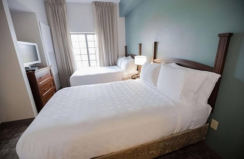 Highlands - Perkins Hotel | Spacious Accommodation w/Full Kitchen Near Louisiana State University Campus!