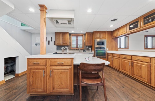 Fox Valley House | Spacious and family friendly getaway. 8 mins from Chicago Premium Outlet Mall.