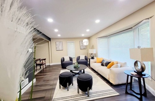 Willowbrook House | Spacious and Inviting