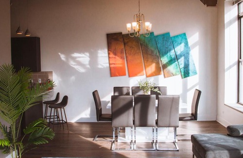 Near South Side Apartment | Spacious and Luxurious 3BR Near McCormick Place and Soldier Field with Optional Parking - Sleeps 10