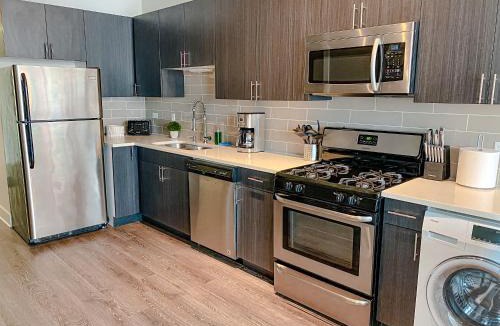 Near South Side Apartment | Spacious and Luxurious 3BR Near McCormick Place and Soldier Field with Optional Parking - Sleeps 10