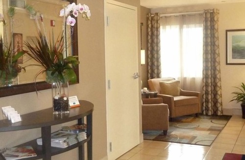 Libertyville House | Spacious Budget-friendly Room w/Kitchenette Ideal for Extended or Short Stays