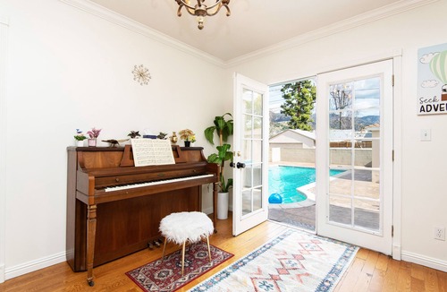 Burbank House | Spacious Charming 4BR 3BA Home with Outdoor Pool & Patio