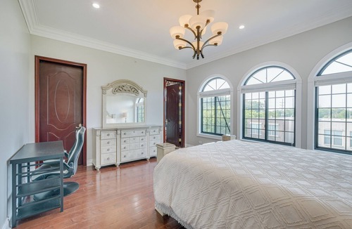 West Ridge House | Spacious Chicago Home ~ 6 Mi to Wrigley Field!