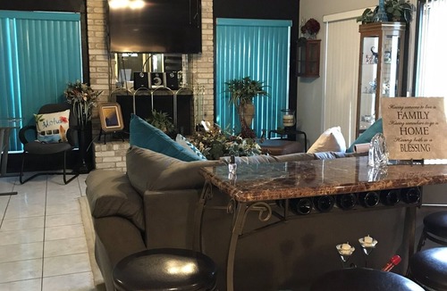 North Central Thousand Oaks House | Spacious, clean, comfortable home that's relaxing with a warm feeling.