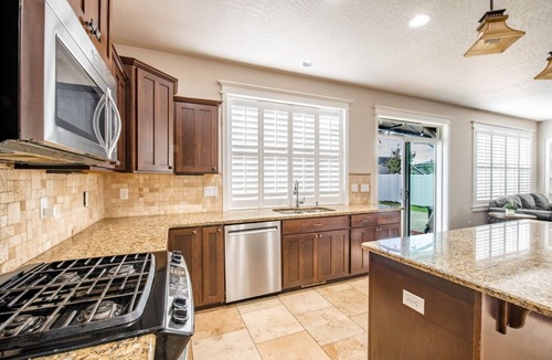 Post Falls House | Spacious Clean Open Beautiful Executive Home w/Tesla Charger