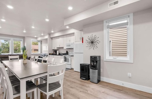 Kingman Park Apartment | Spacious District Dwelling+6Bed+4Bath+Well Located