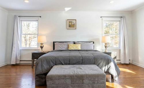 Easton House | Spacious Easton 2BR Townhouse with Big Yard