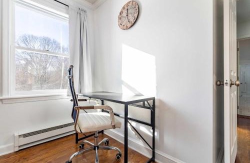 Easton House | Spacious Easton 2BR Townhouse with Big Yard